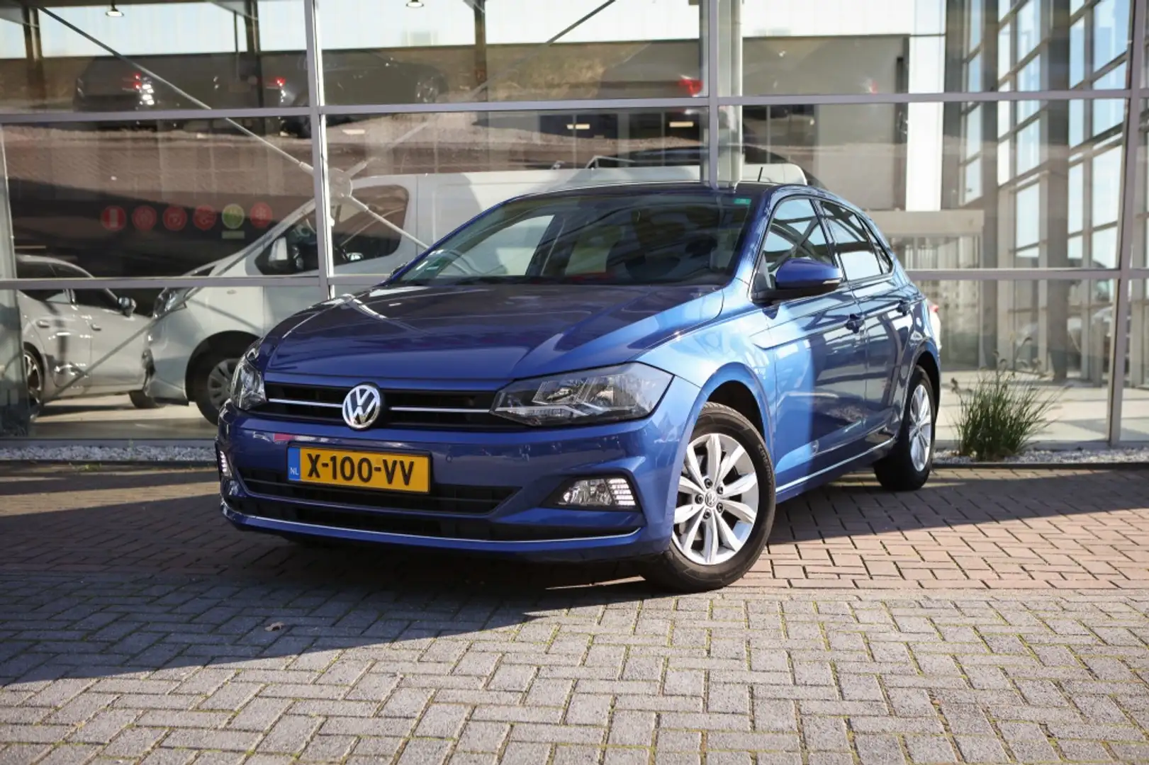 Volkswagen Polo 1.0 TSI Highl.BnsR Blauw - 1