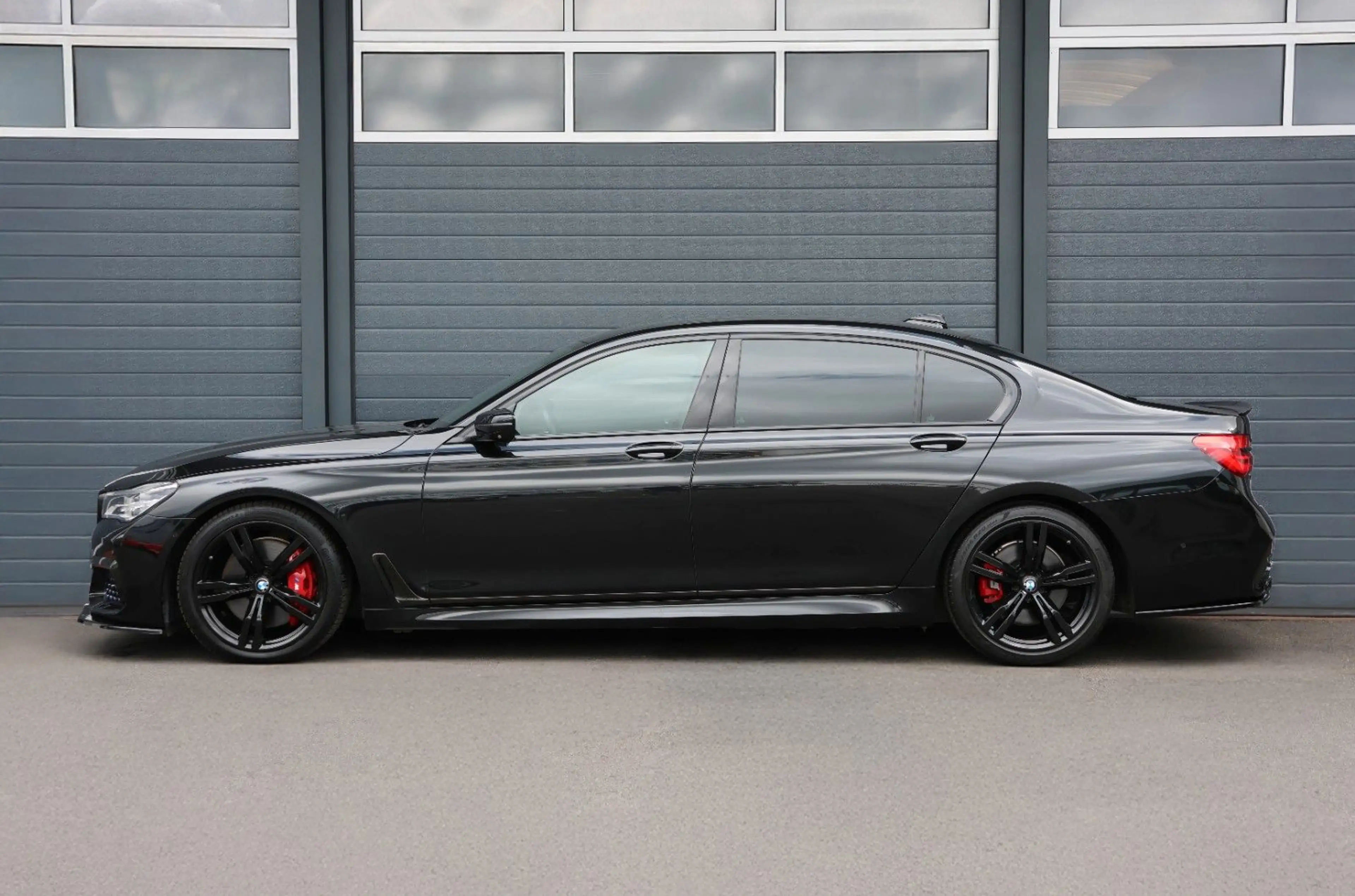 BMW 750 Li M/360°/HUD/APPLE/H&K/PANO/MASSAGE/TOTW/R20 — photo 4
