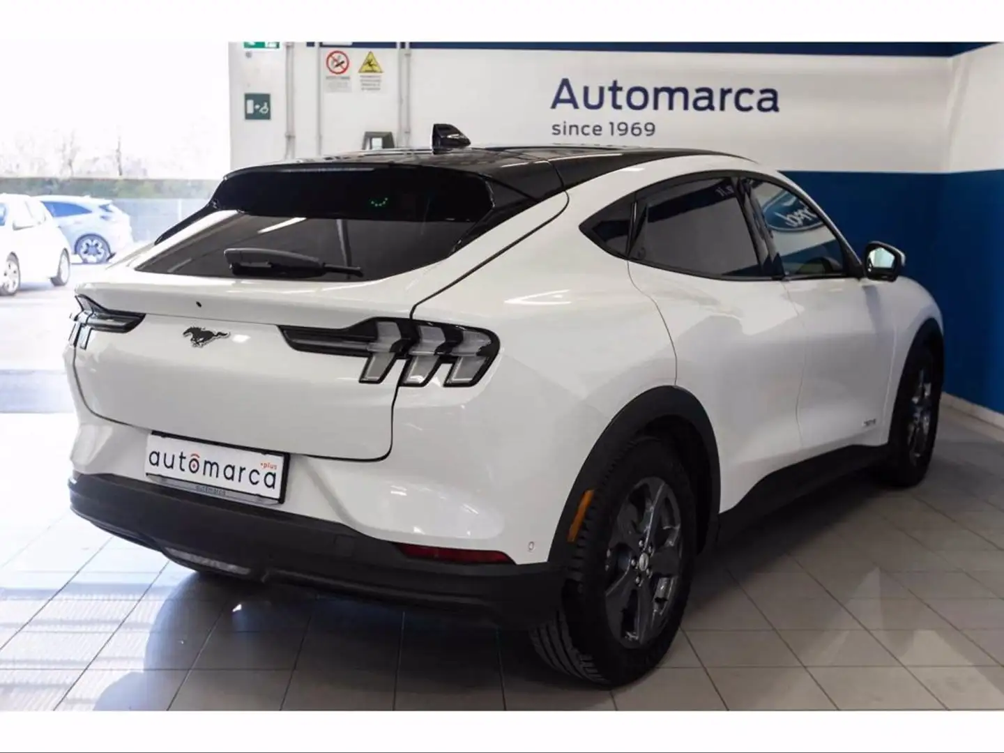 Ford Mustang Mach-E Elettrico Standard 269CV Bianco - 2