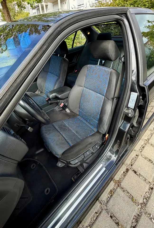 BMW 323i, foto 11