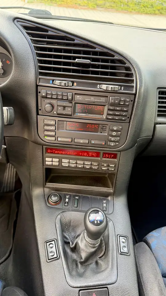 BMW 323i, foto 12