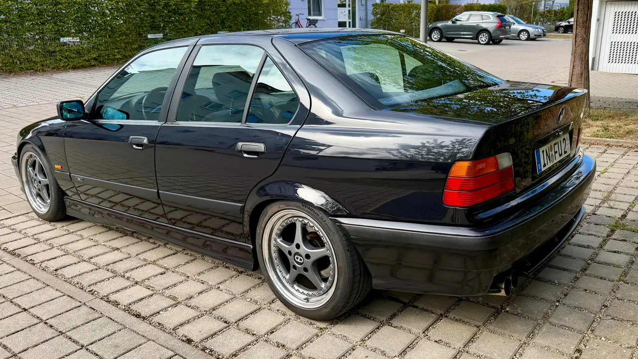 BMW 323i, foto 5