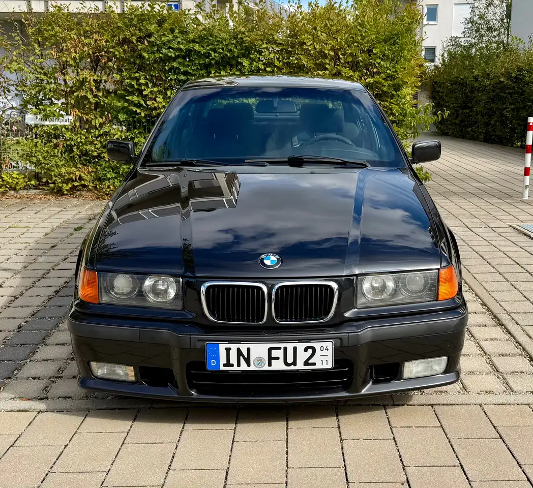 BMW 323i, foto 2