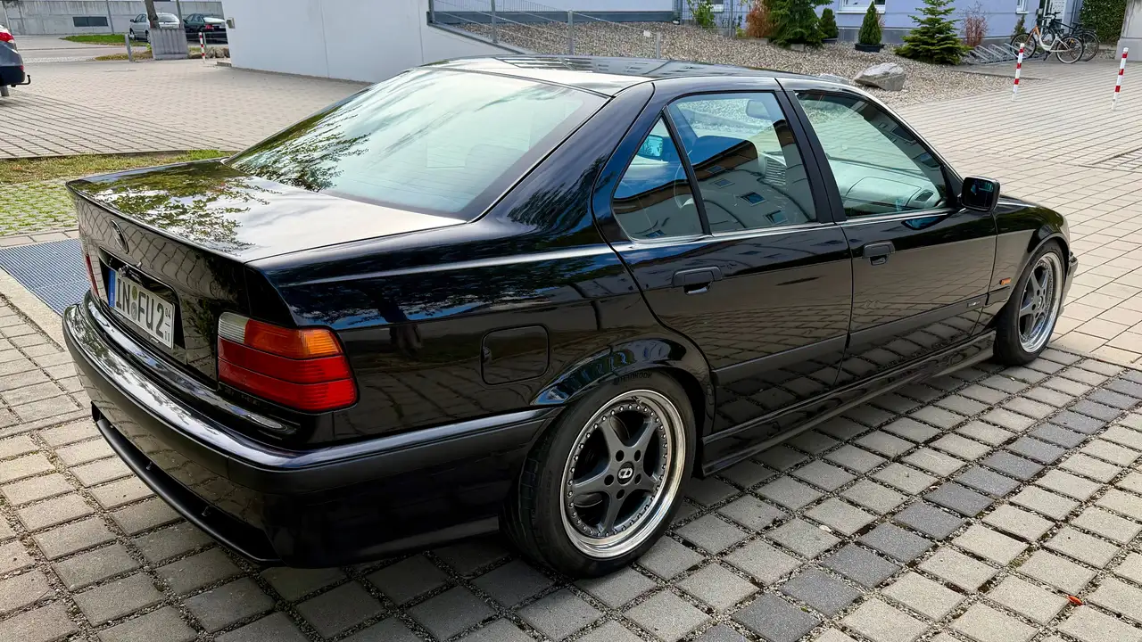 BMW 323i, foto 8