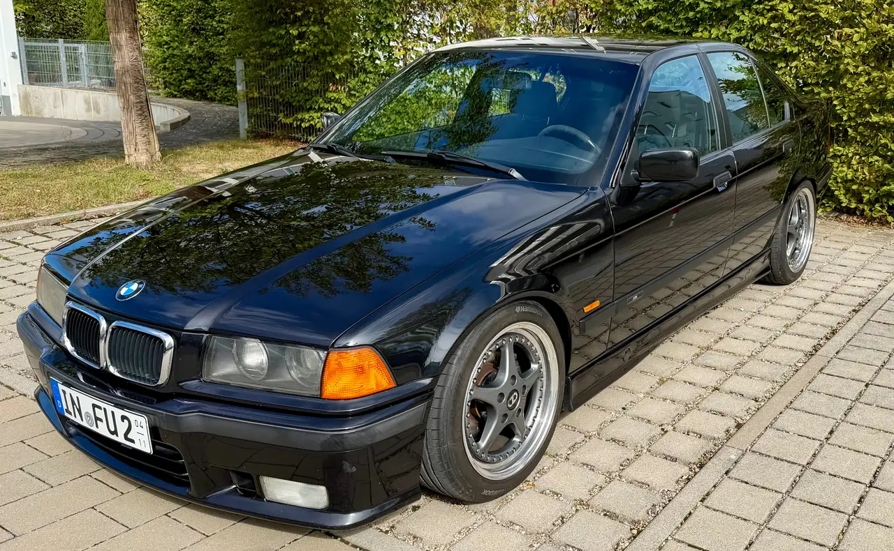 BMW 323i, foto 3