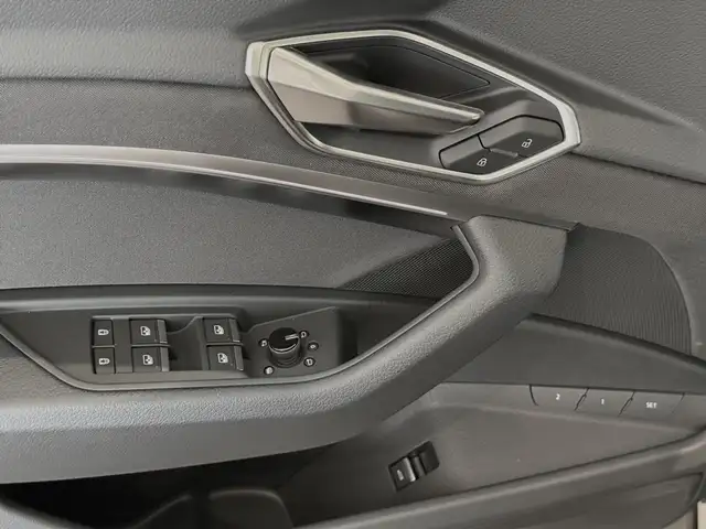 Audi Q8 E-Tron view 8