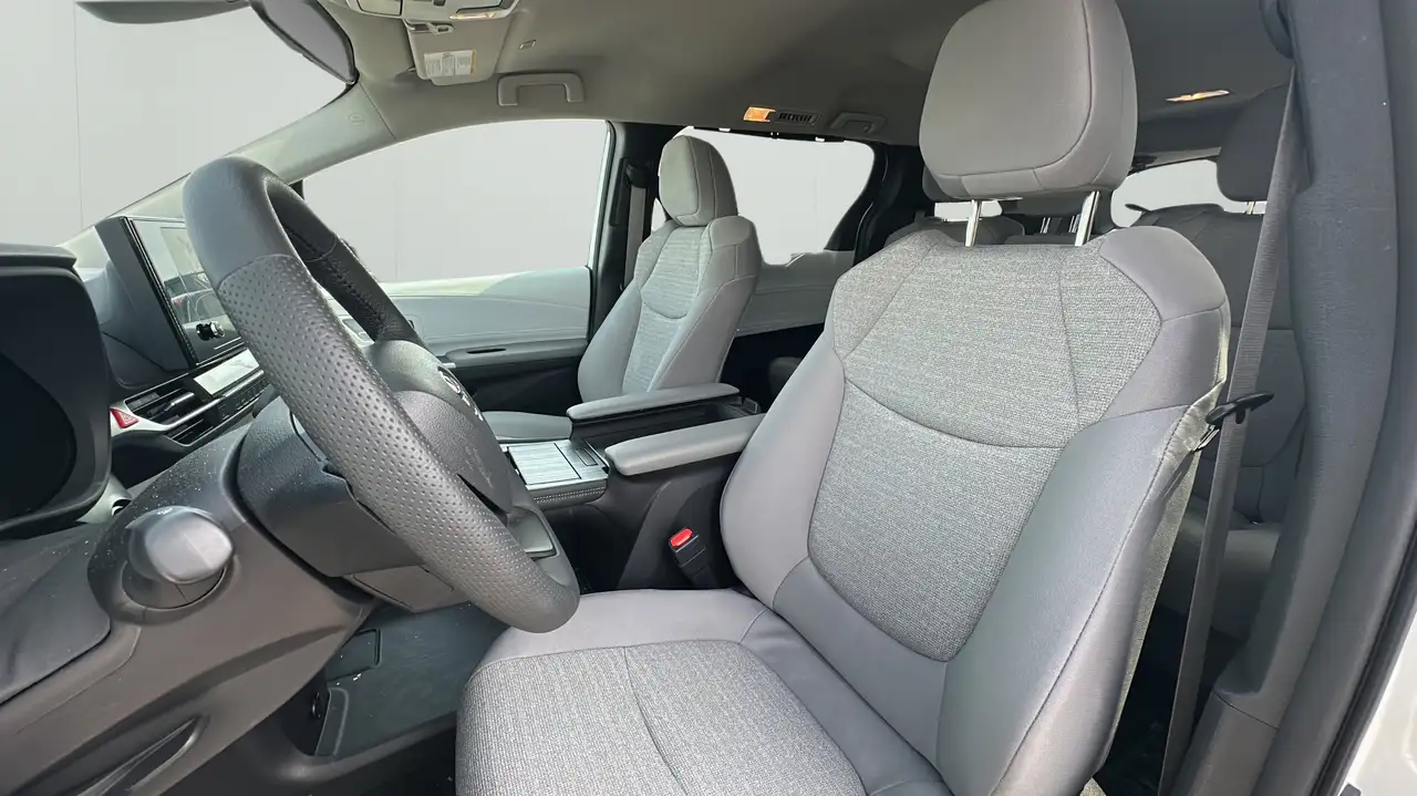 Toyota Sienna снимка Toyota Sienna
