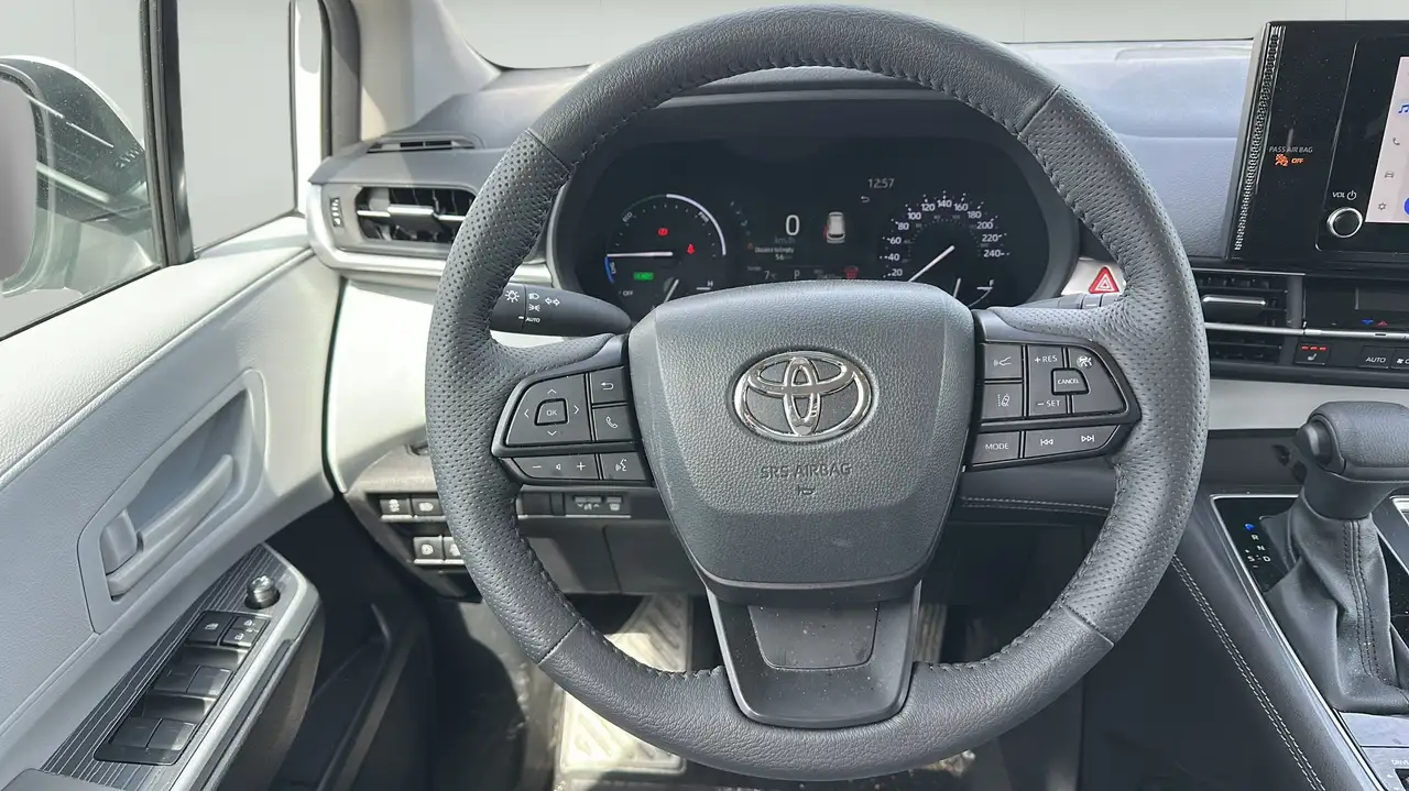 Toyota Sienna снимка Toyota Sienna
