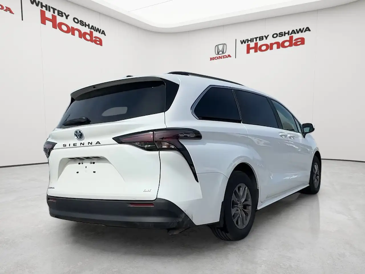 Toyota Sienna снимка Toyota Sienna