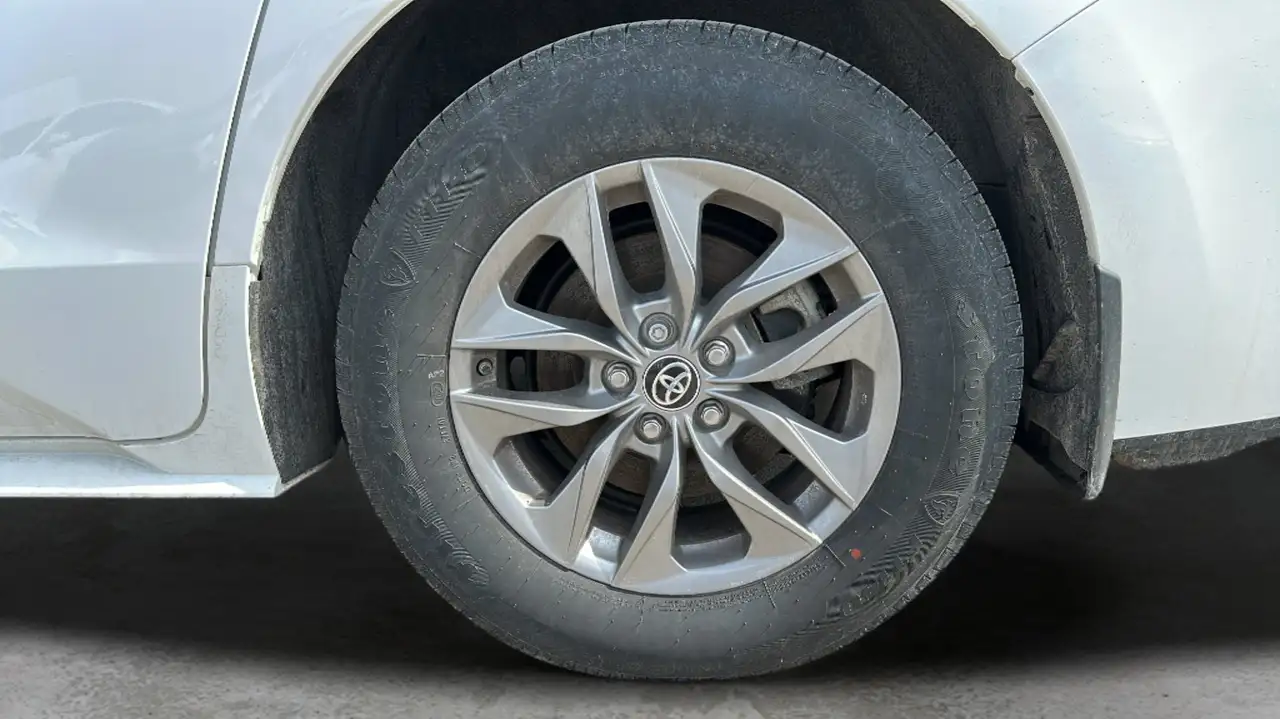 Toyota Sienna снимка Toyota Sienna