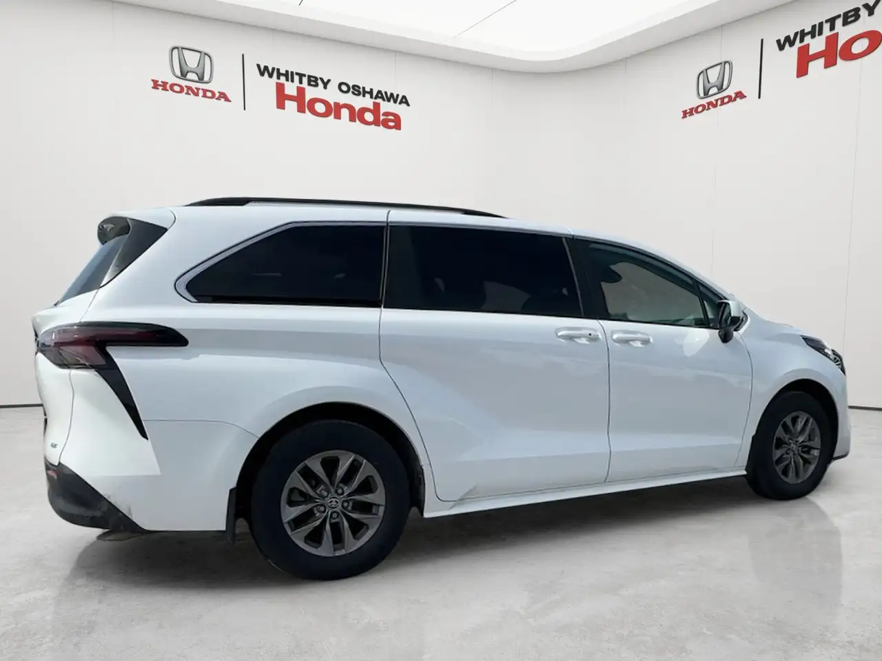 Toyota Sienna снимка Toyota Sienna