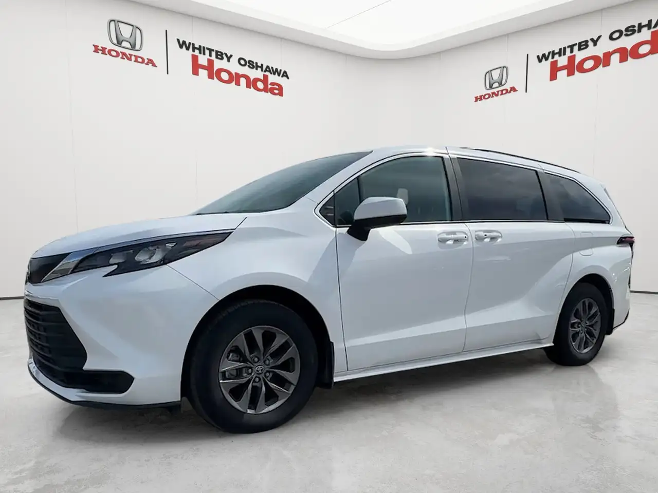 Toyota Sienna снимка Toyota Sienna