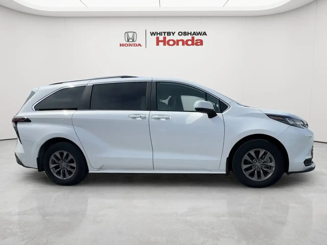 Toyota Sienna снимка Toyota Sienna