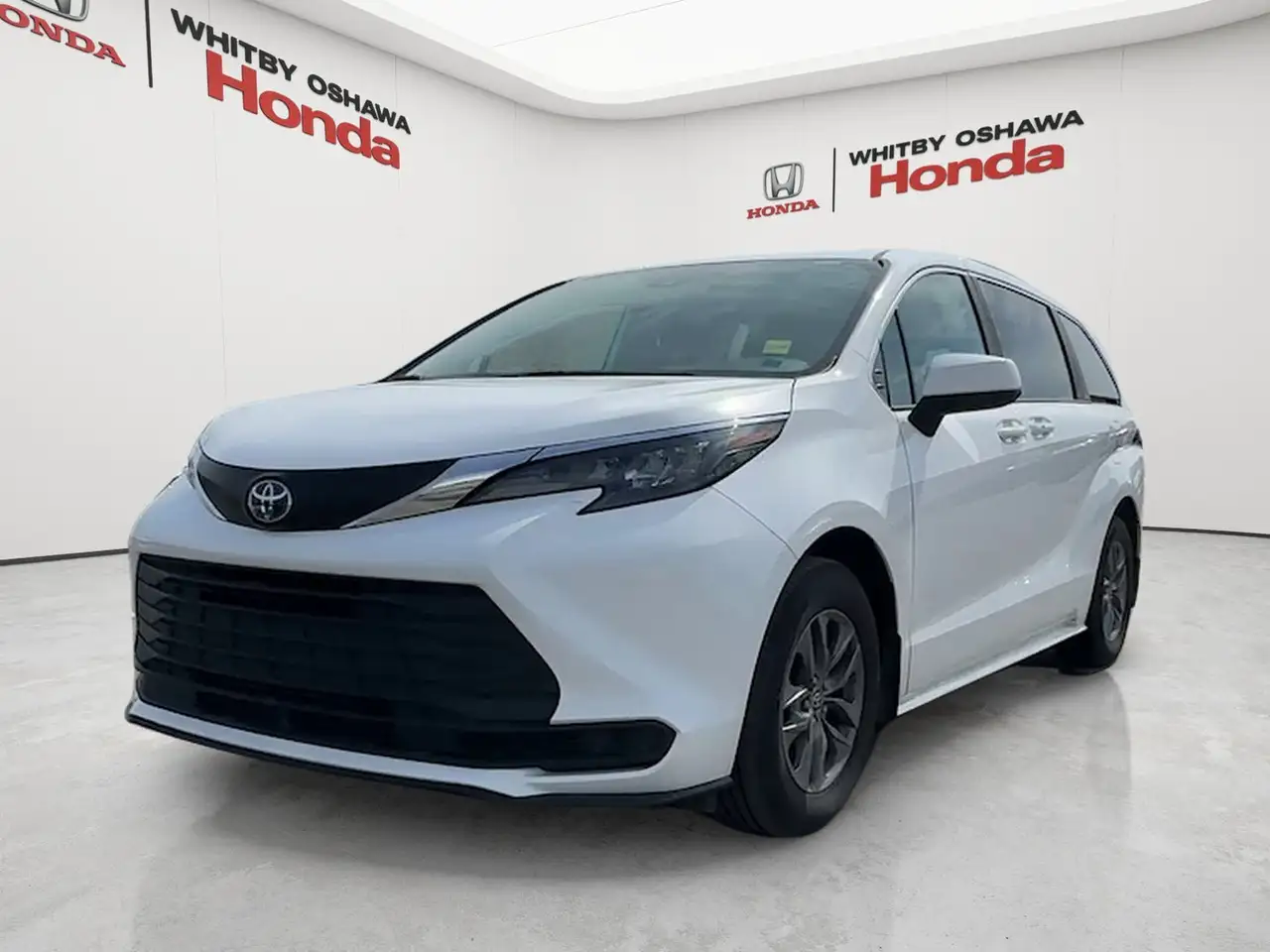Toyota Sienna снимка Toyota Sienna