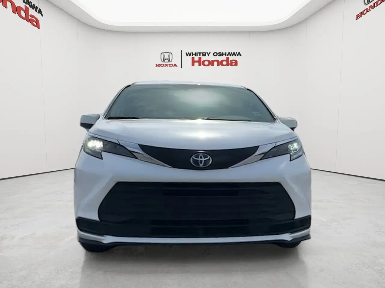 Toyota Sienna снимка Toyota Sienna