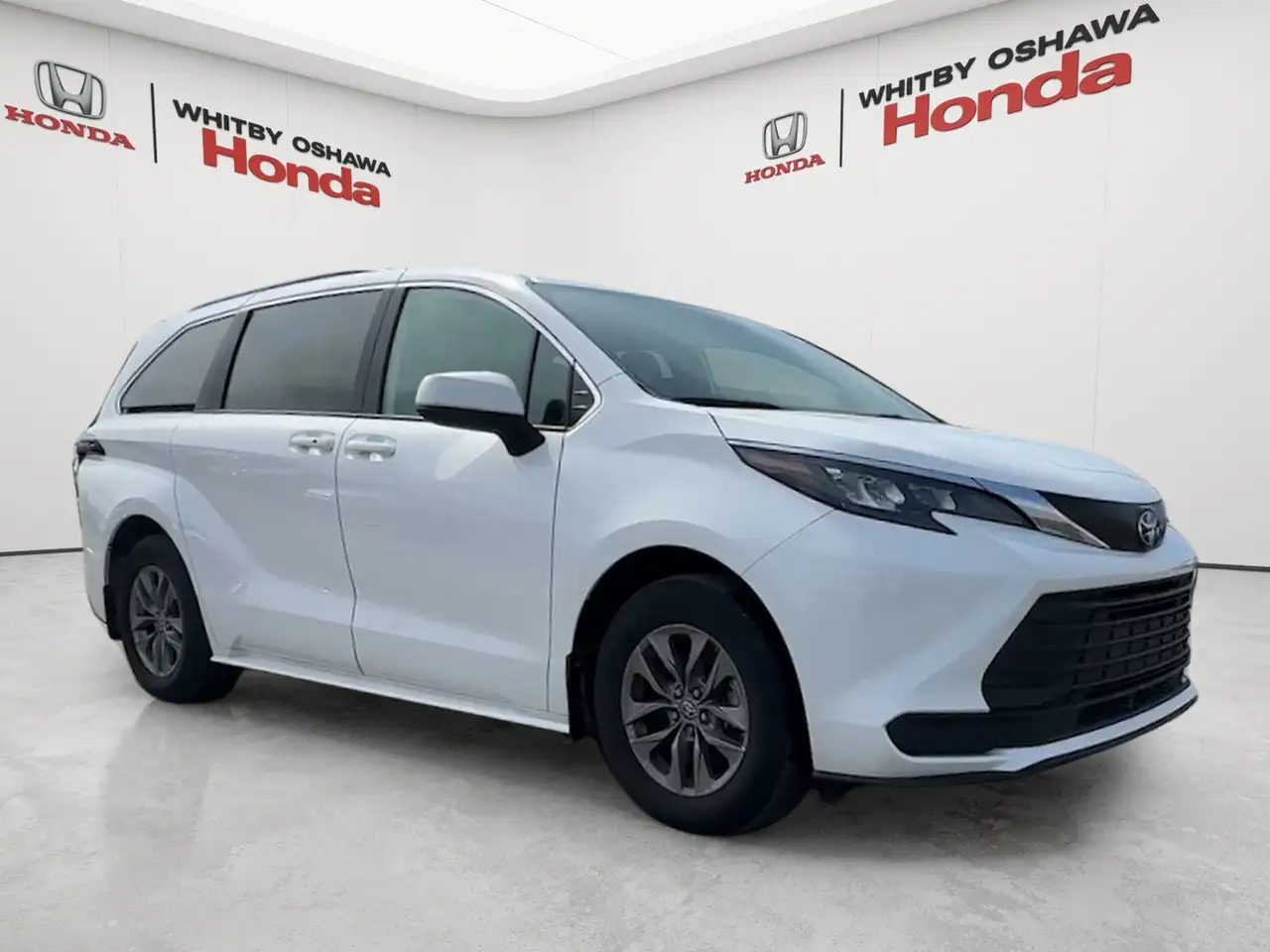 Toyota Sienna снимка Toyota Sienna