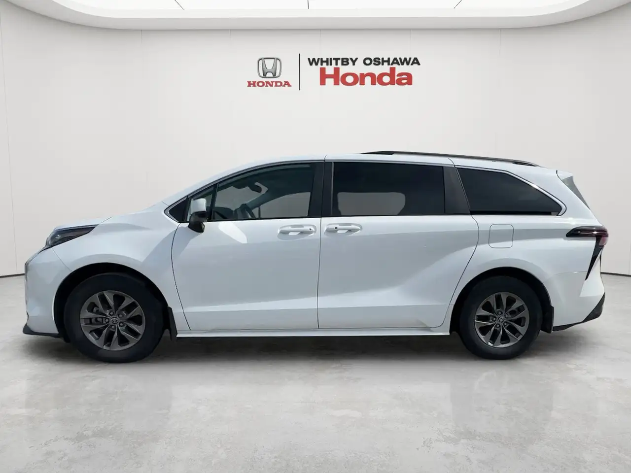Toyota Sienna снимка Toyota Sienna