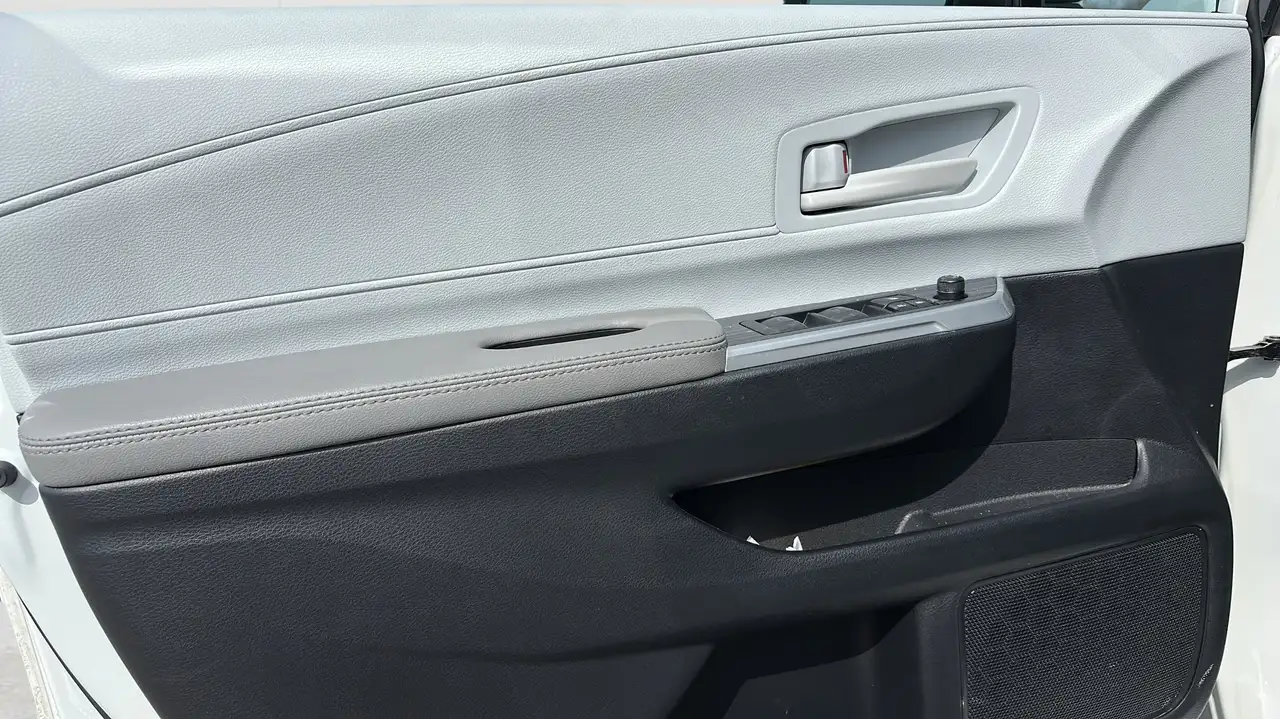 Toyota Sienna снимка Toyota Sienna