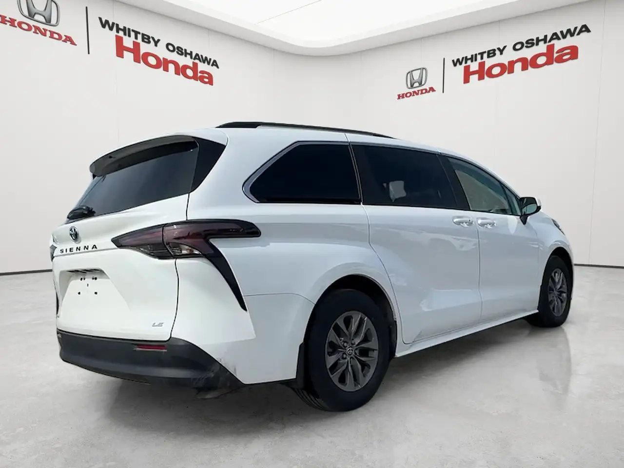 Toyota Sienna снимка Toyota Sienna