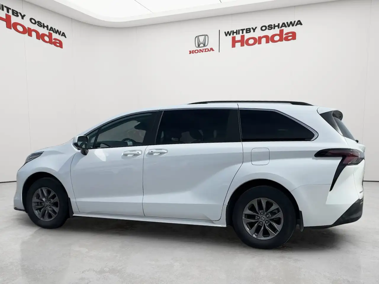 Toyota Sienna снимка Toyota Sienna