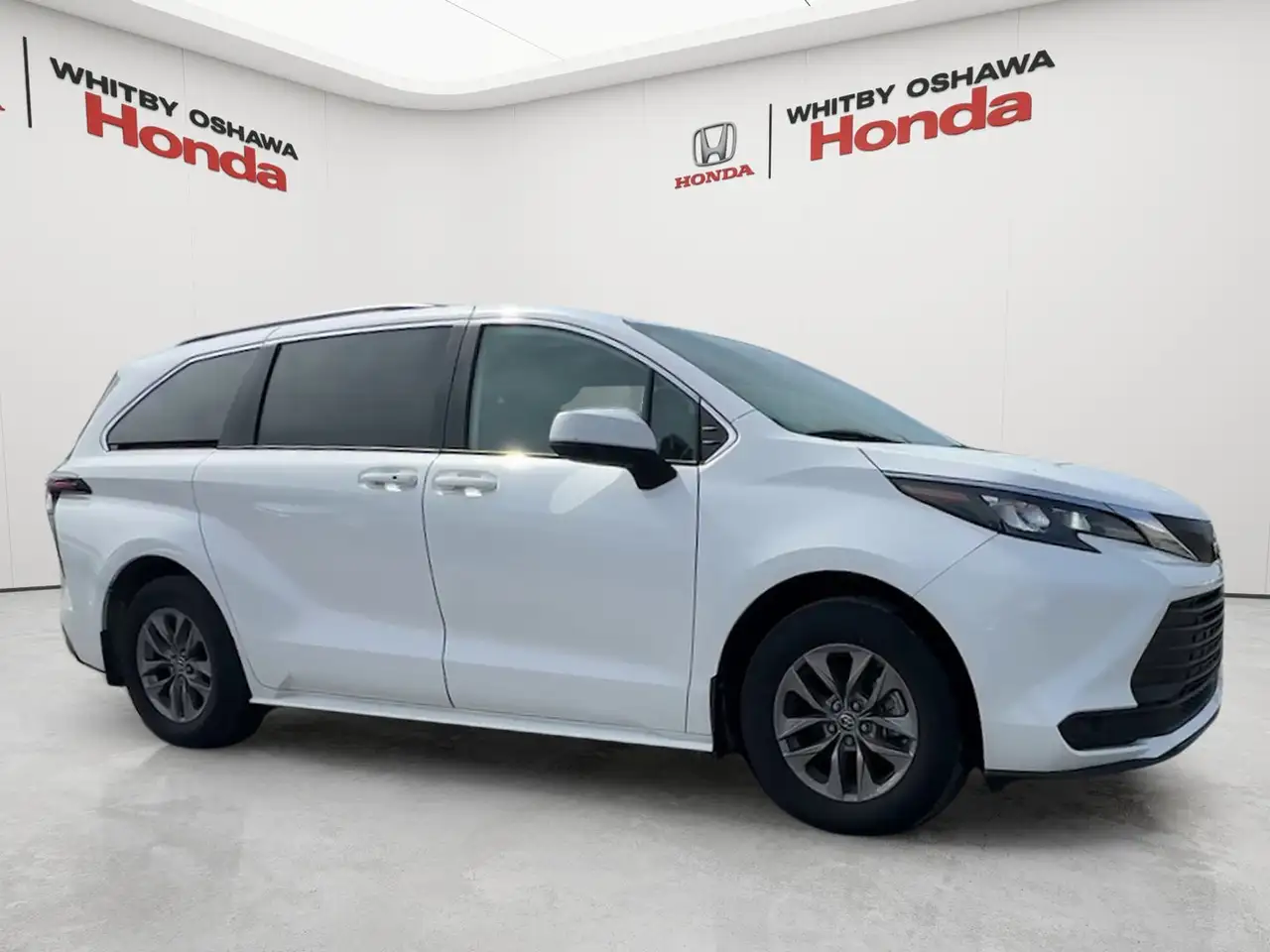 Toyota Sienna снимка Toyota Sienna