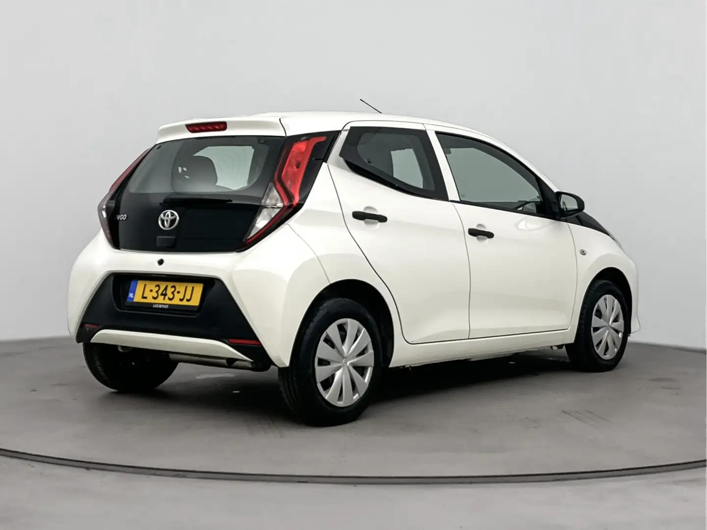 Toyota Aygo 1.0 VVT-i x-fun | Airco | Centrale Vergrendeling | Bianco - 2