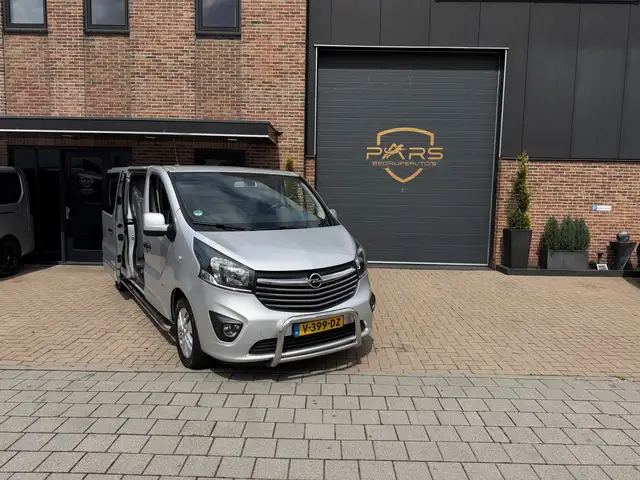 Opel Vivaro view 8