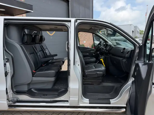 Opel Vivaro view 3