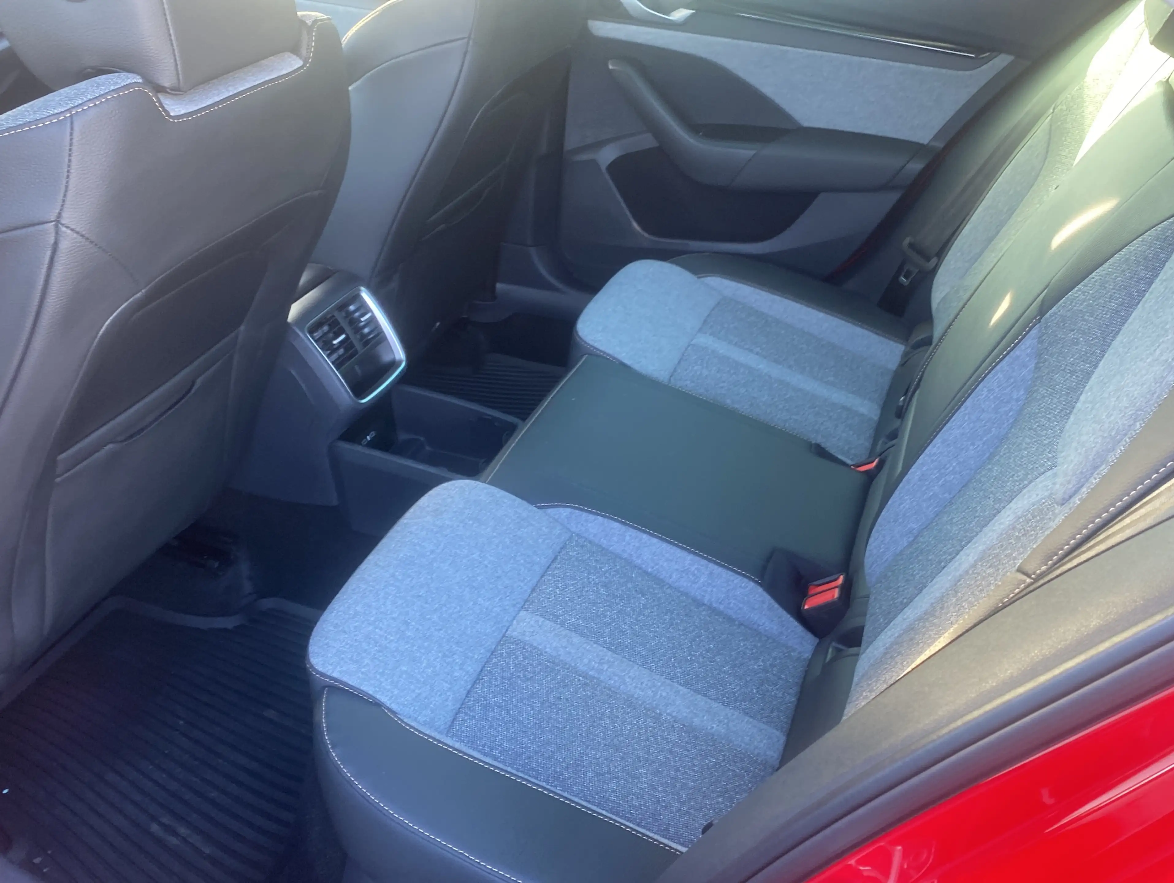 Skoda Octavia 1.5 TSI mHEV Selection DSG*Navi*LED*ACC — photo 10