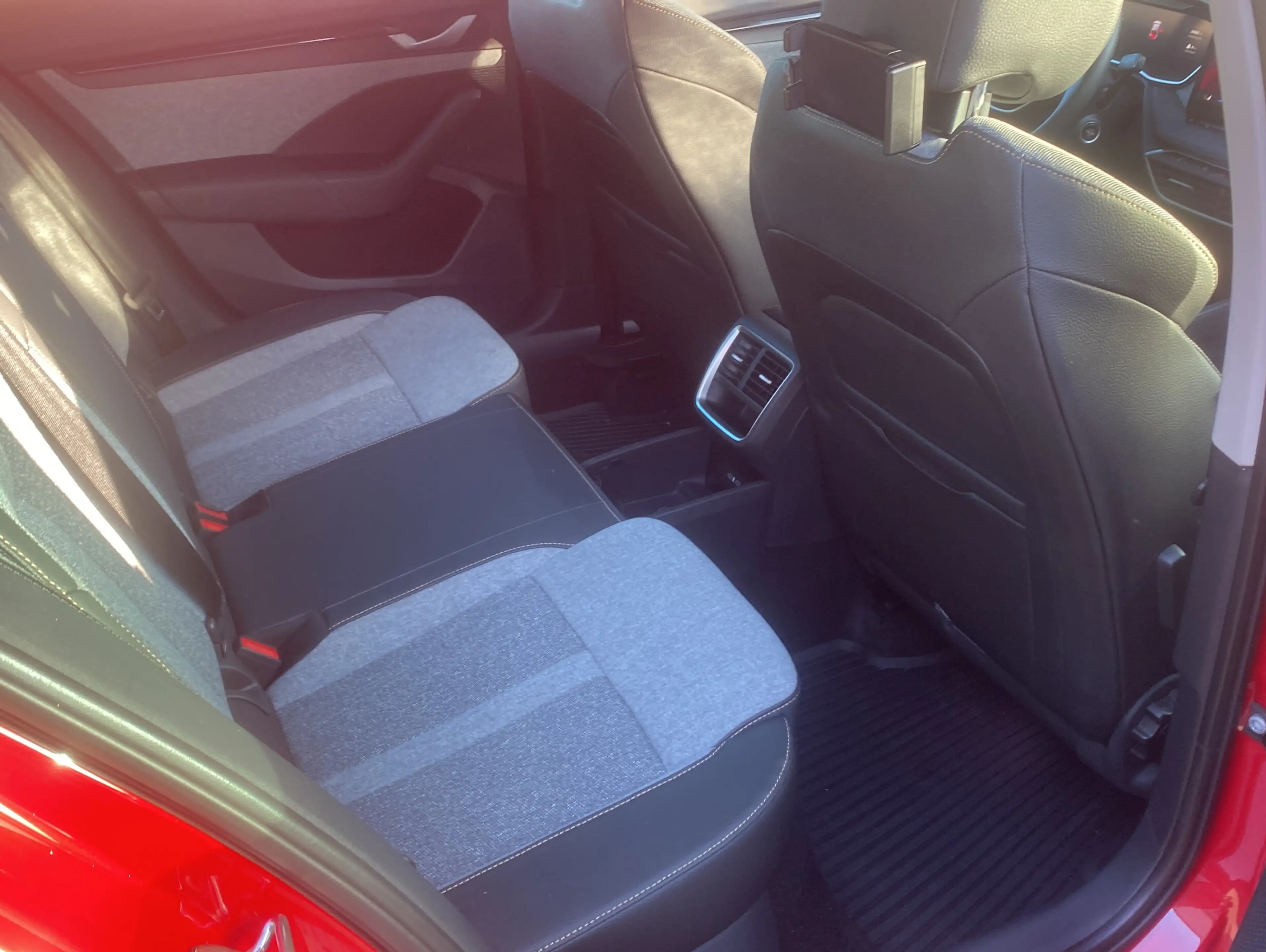 Skoda Octavia 1.5 TSI mHEV Selection DSG*Navi*LED*ACC — photo 11