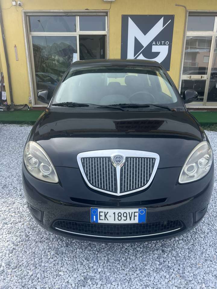 Lancia Ypsilon 1.2 8v Unyca