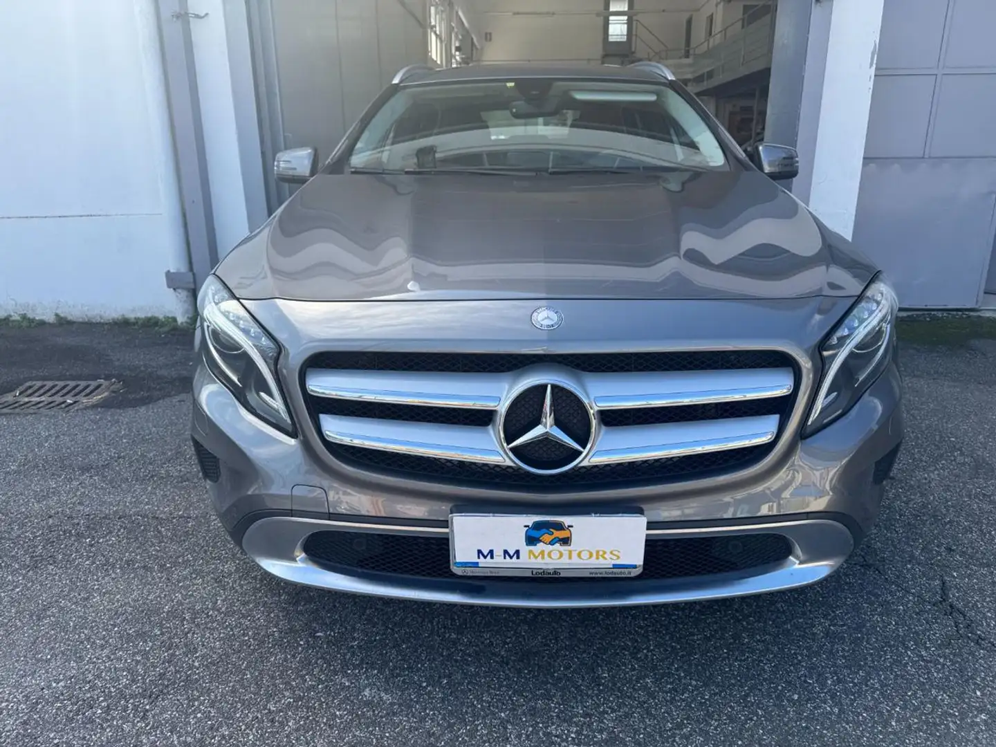 Mercedes-Benz GLA 220 d Automatic Sport Gris - 2