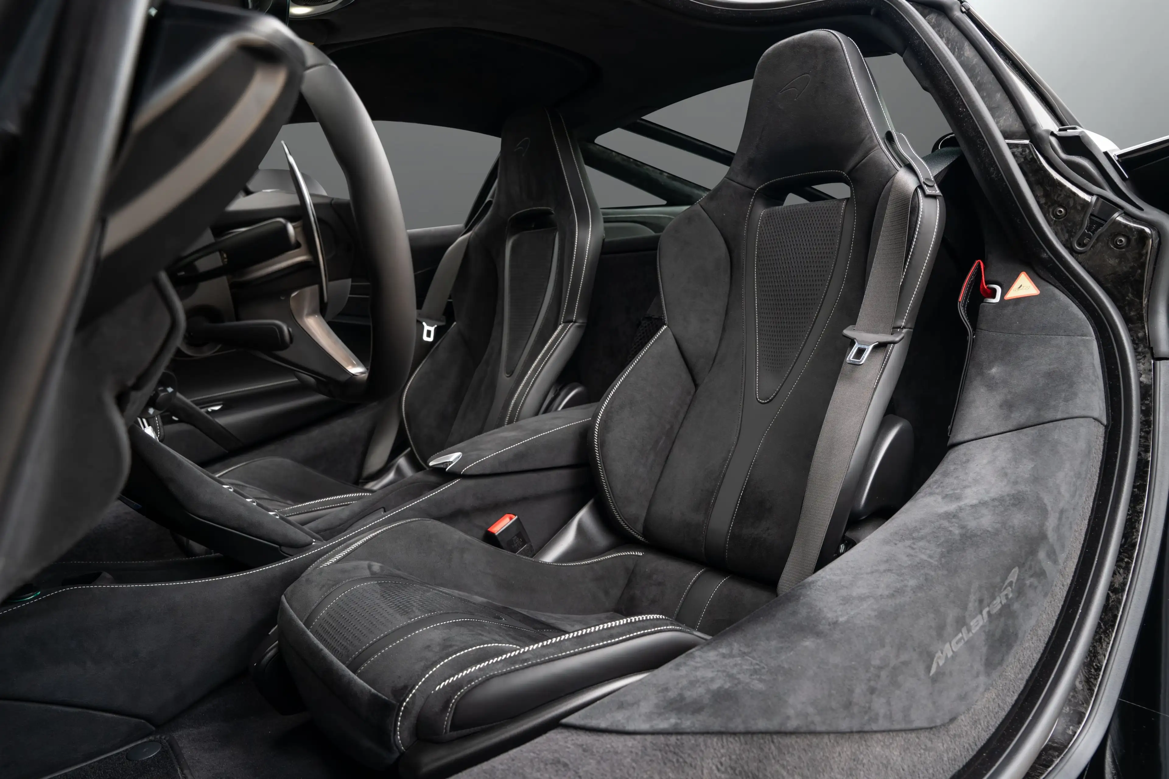 McLaren 600LT 750S Elite Paint I Black Pack I B&W — photo 15
