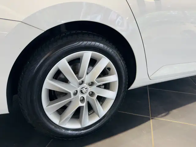 Skoda Superb view 10