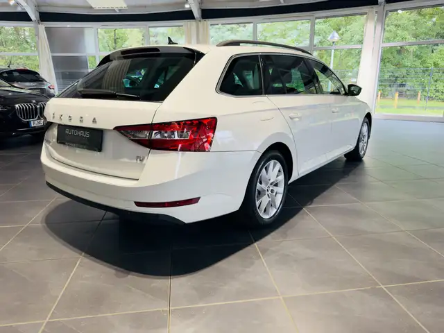 Skoda Superb view 7