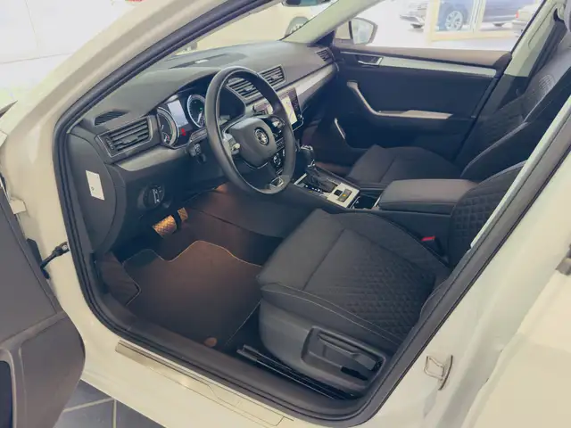 Skoda Superb view 12