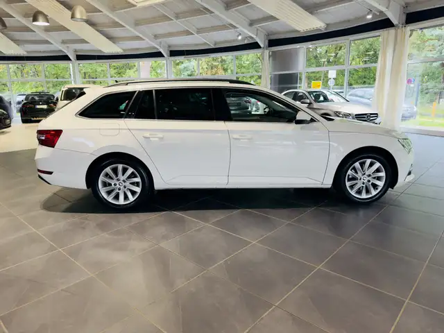 Skoda Superb view 9