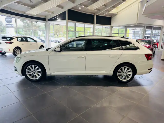 Skoda Superb view 8