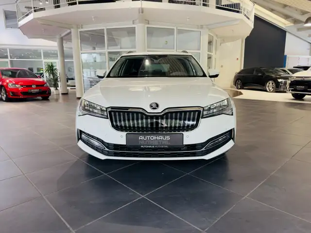 Skoda Superb view 3