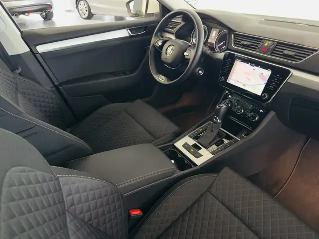 Skoda Superb view 11