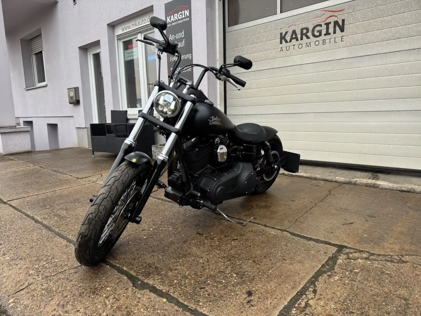 Harley-Davidson Dyna Street Bob Negro - 1