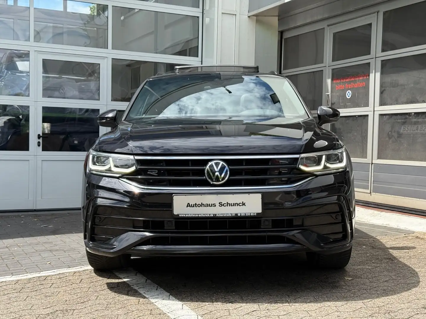 Volkswagen Tiguan 2.0TDI R LINE/PANO/CAM/AHK/VIRTUAL Schwarz - 2