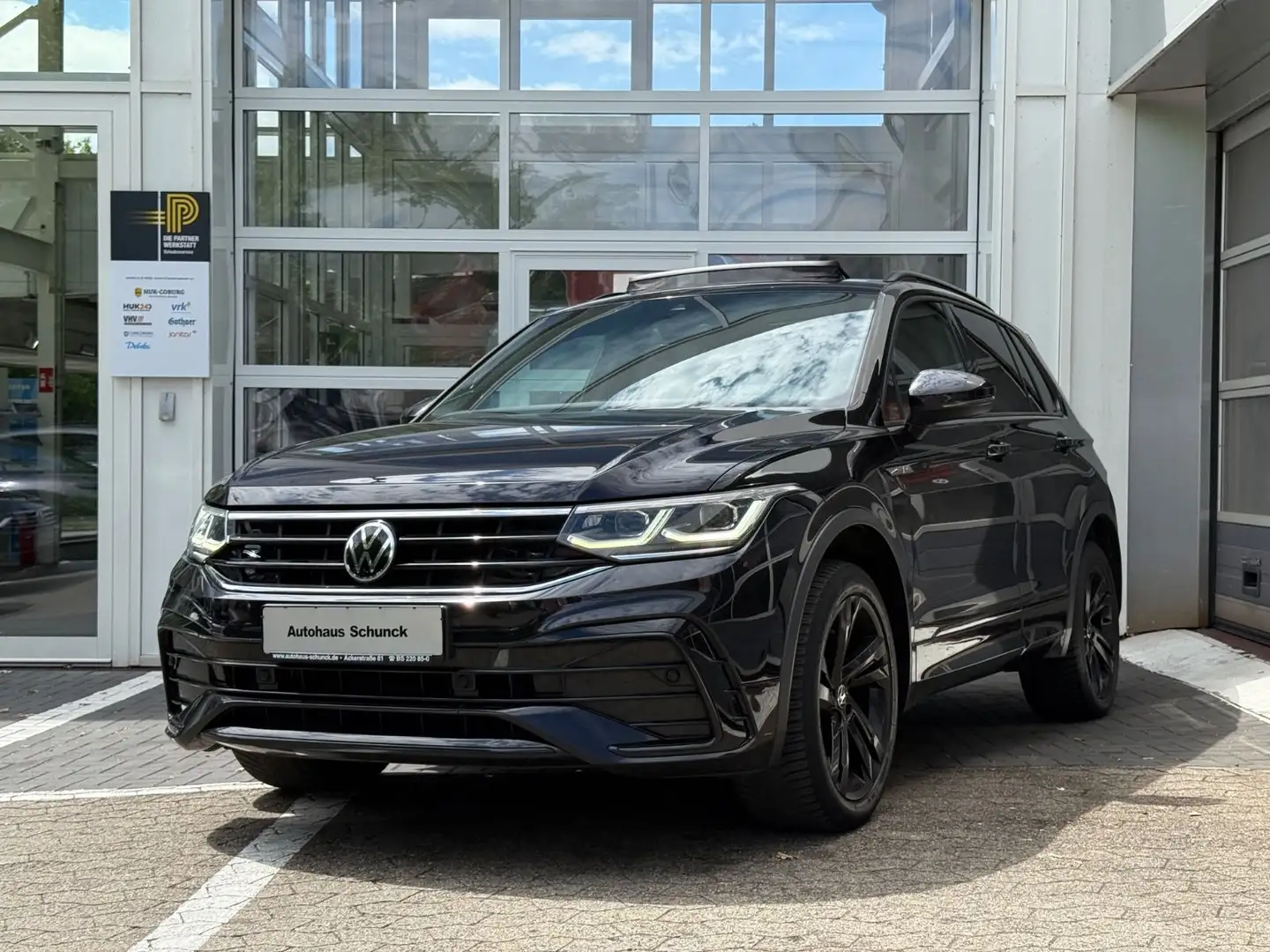 Volkswagen Tiguan 2.0TDI R LINE/PANO/CAM/AHK/VIRTUAL Schwarz - 1