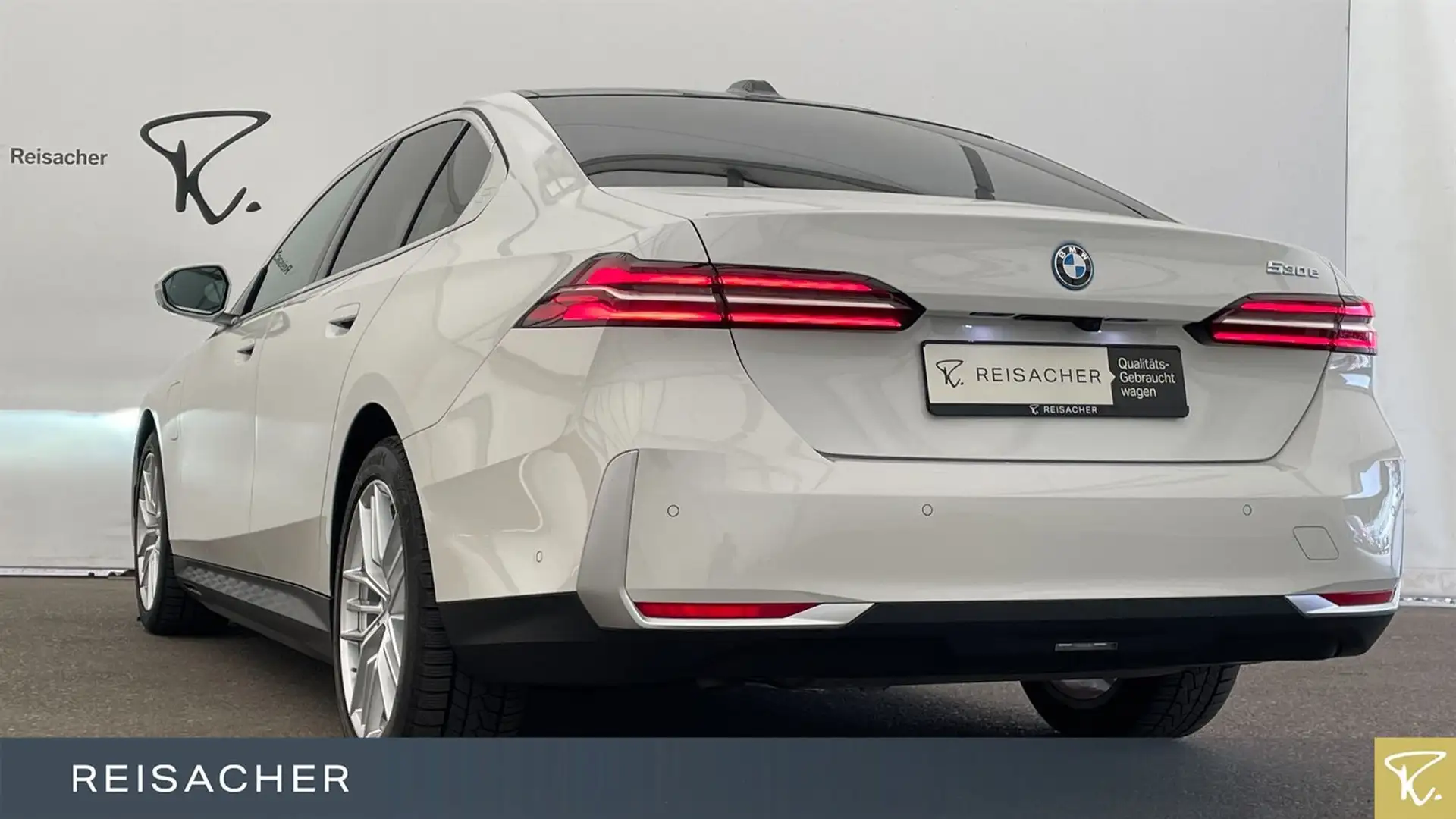 BMW 530 e A Lim Pano 360 ACCPro H&K HuD KomfortZ 19" Weiß - 2