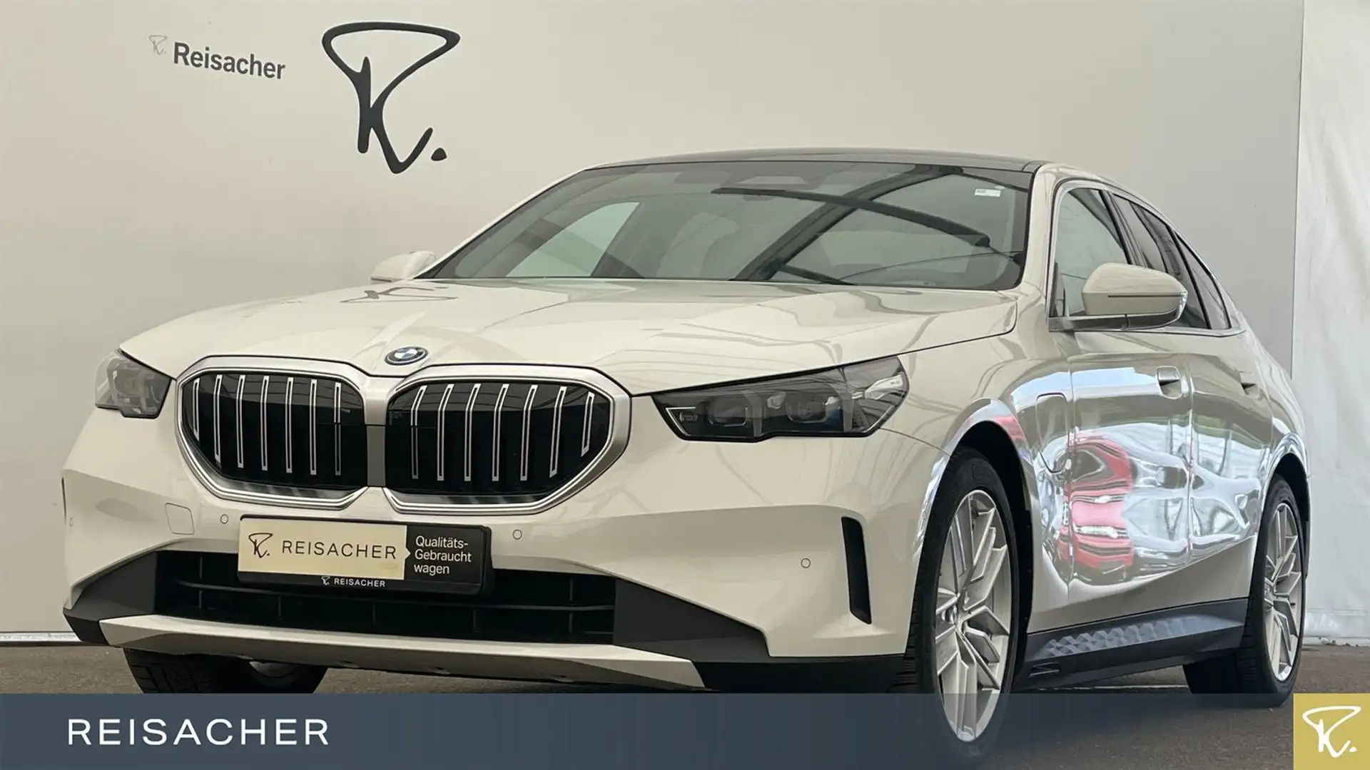 BMW 530 e A Lim Pano 360 ACCPro H&K HuD KomfortZ 19" Weiß - 1