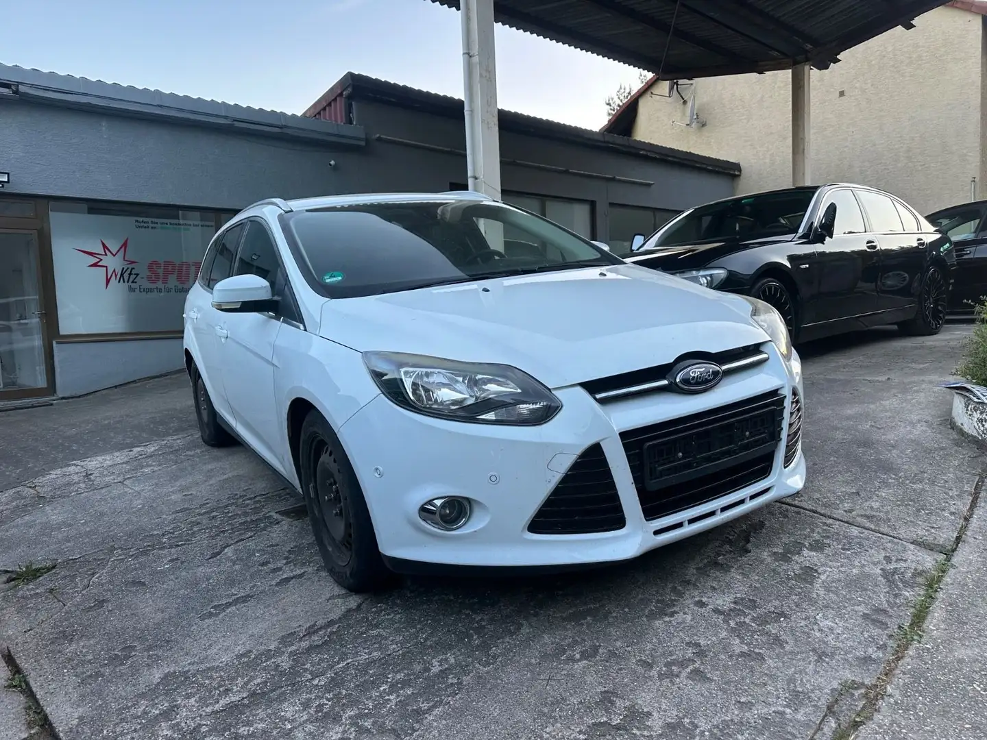 Ford Focus Turnier Titanium Blanc - 2