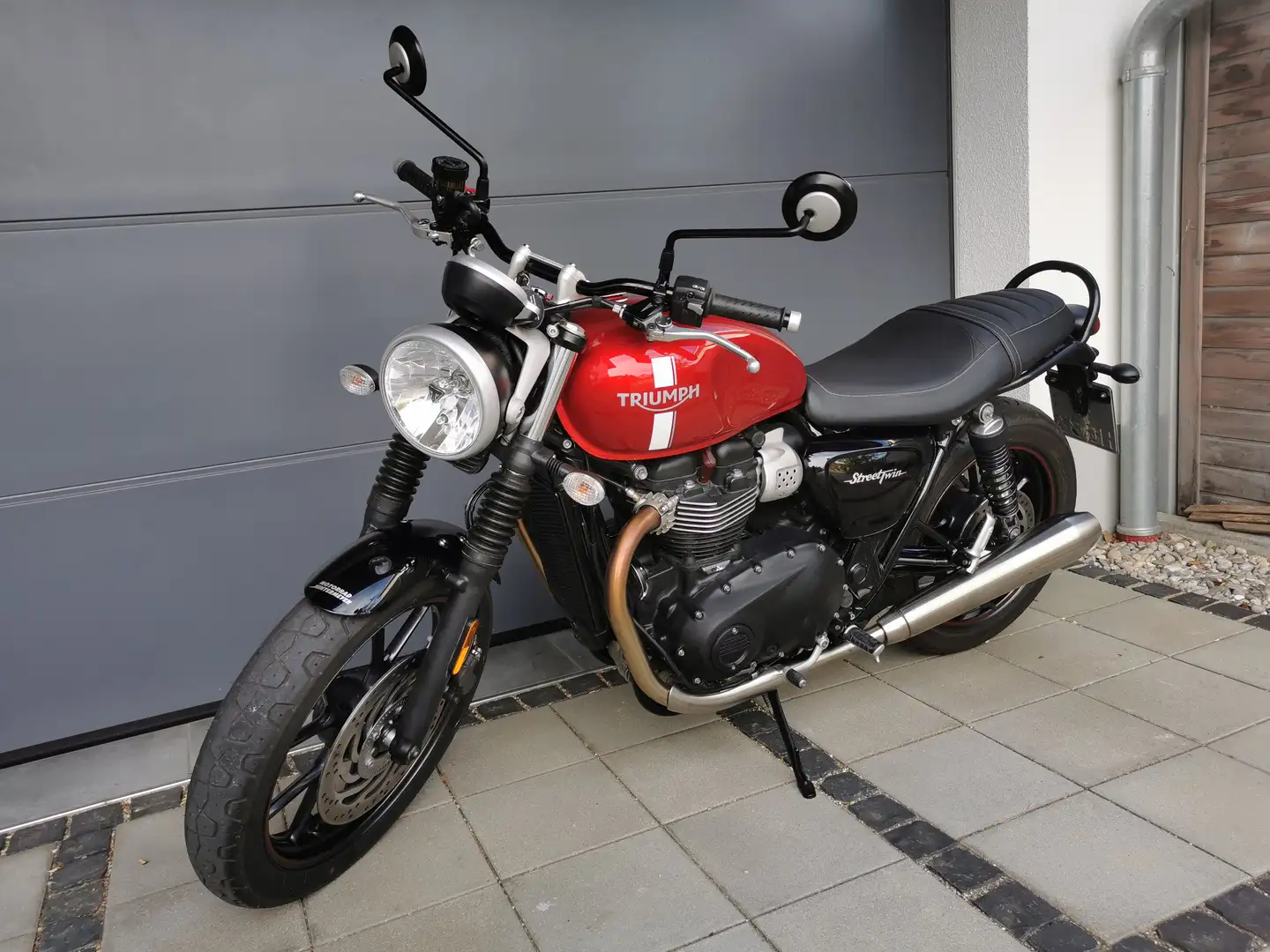 Triumph Street Twin 900 ccm Rouge - 2