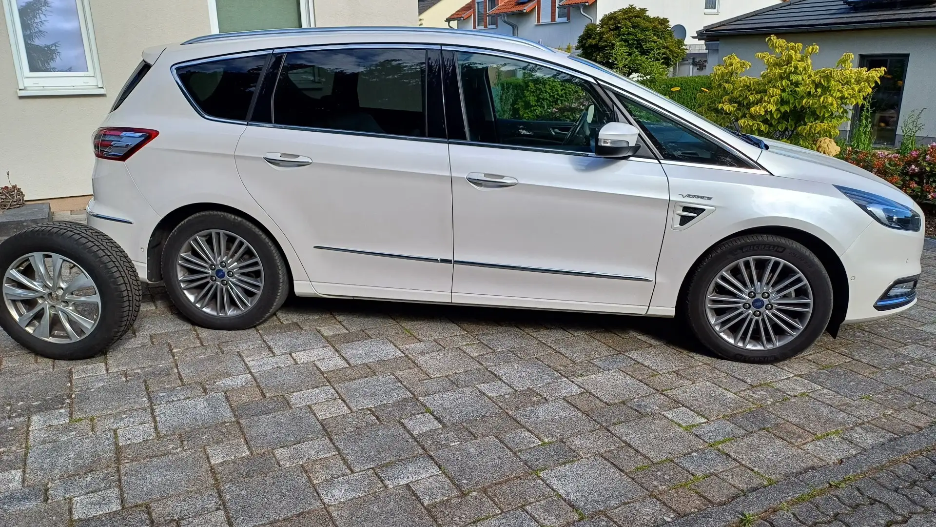 Ford S-Max Vignale 1.5 Eco Boost, 7-Sitzer, Wi-Reifen, top Weiß - 1