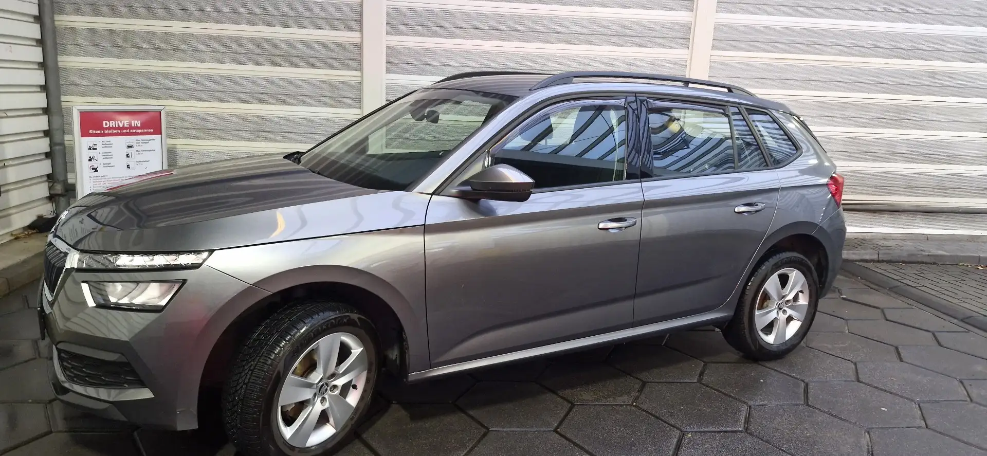 Skoda Kamiq Kamiq 1.0 TSI DSG Active Grau - 1