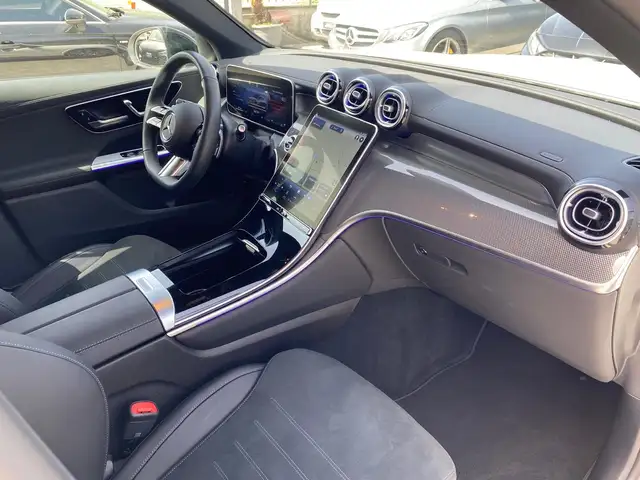 Mercedes-Benz GLC view 12
